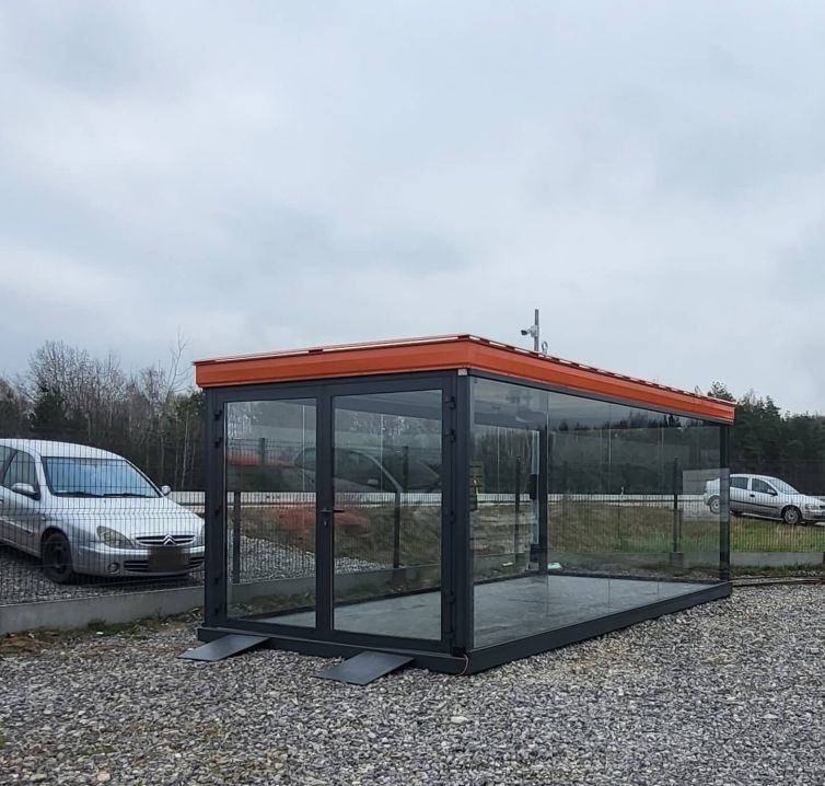Garaż ekspozycyjny przeszklony szklany mobilny