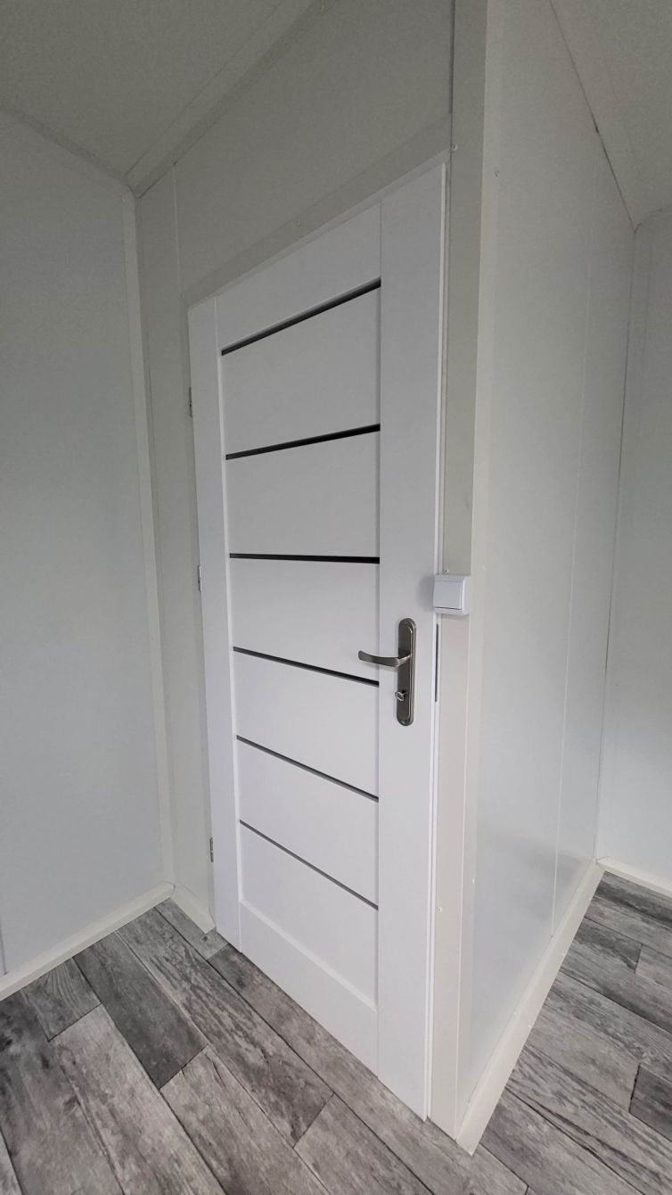 Pawilon pomieszczenie socjalne drzwi MDF