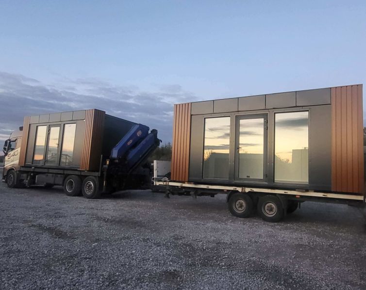 Pawilony z płyty warstwowej 6m x 3m transport i rozładunek